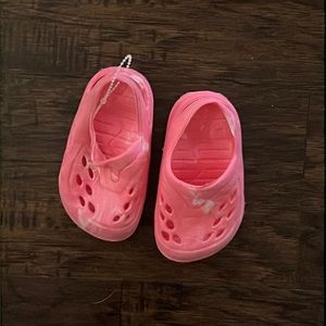baby sandals/crocs